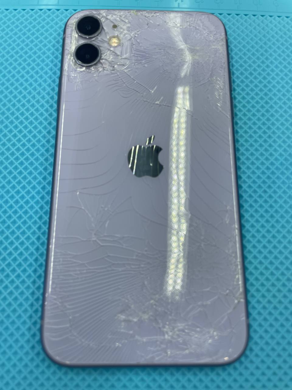 Замена заднего стекла iPhone 11