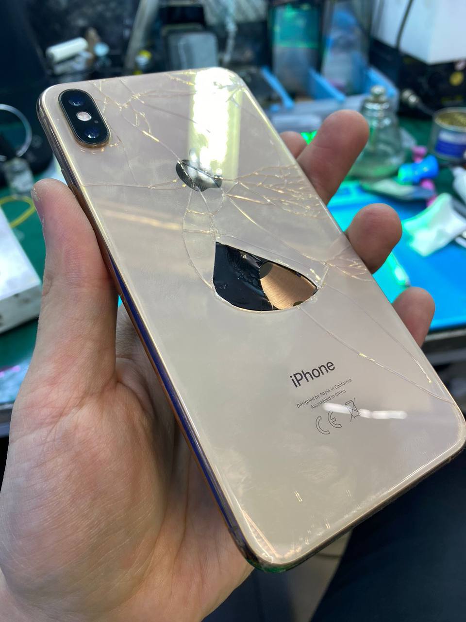 Замена заднего стекла iPhone XS Max
